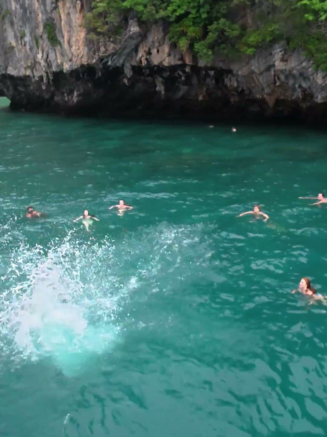 Swimming from the long-tail in a lagoon